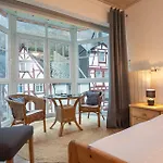 Ursula Hotel *