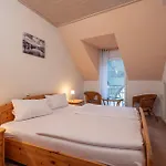 Ursula Hotel *